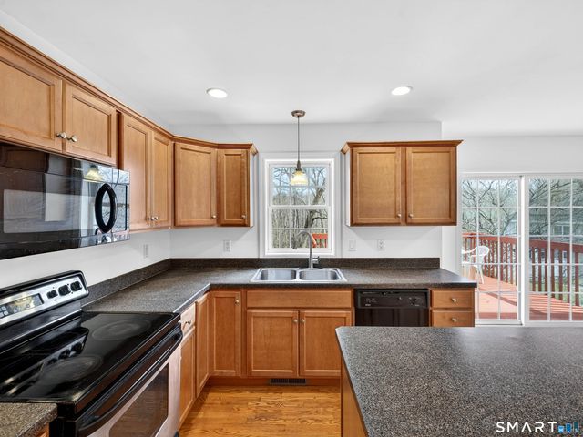 86 Corey Lane, East Lyme, CT 06357