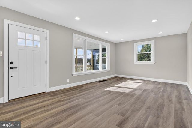 5960 CLOVER RD, Harrisburg, PA 17112