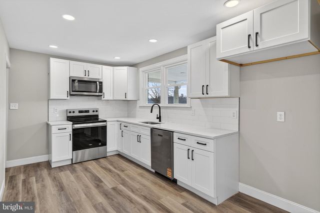 5960 CLOVER RD, Harrisburg, PA 17112