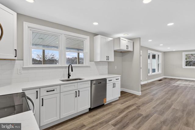 5960 CLOVER RD, Harrisburg, PA 17112