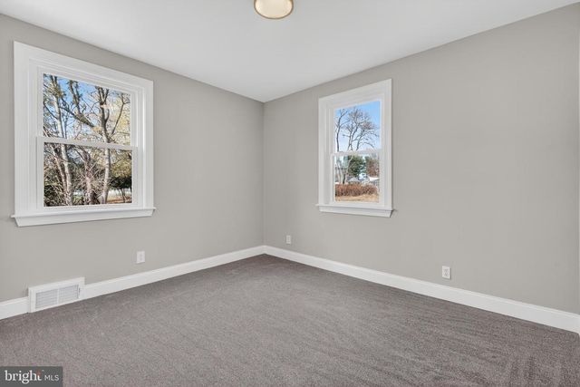 5960 CLOVER RD, Harrisburg, PA 17112