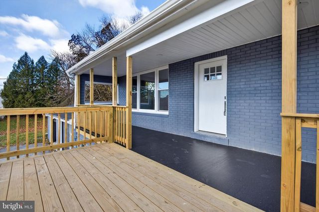 5960 CLOVER RD, Harrisburg, PA 17112