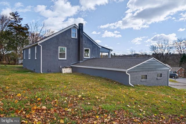 5960 CLOVER RD, Harrisburg, PA 17112