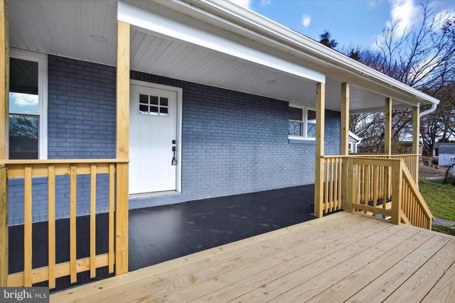 5960 CLOVER RD, Harrisburg, PA 17112