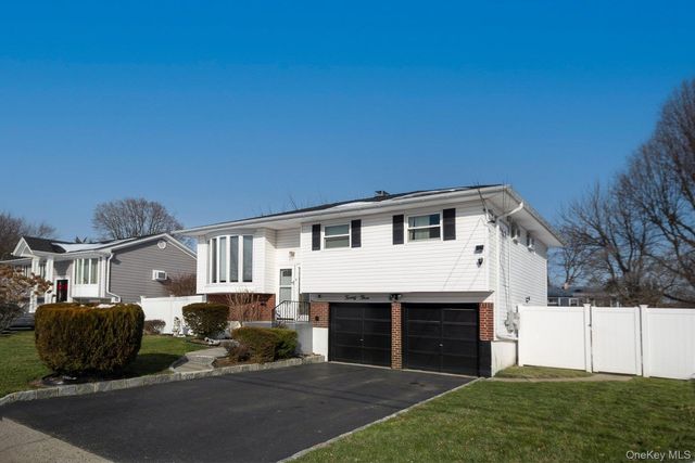 23 Frank Street, Brentwood, NY 11717