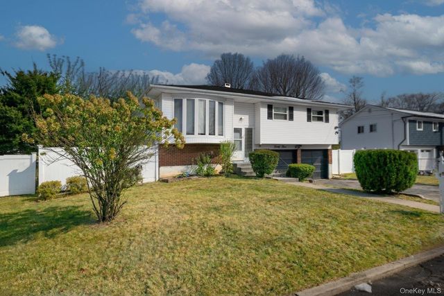 23 Frank Street, Brentwood, NY 11717