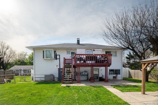 23 Frank Street, Brentwood, NY 11717