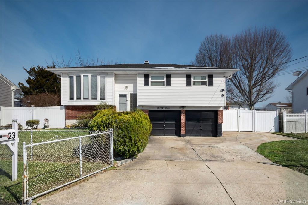 23 Frank Street, Brentwood, NY 11717