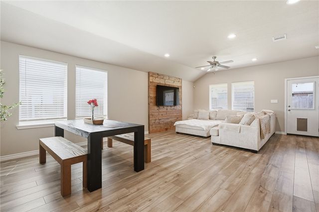 7901 Pruet Dr, Corpus Christi, TX 78414