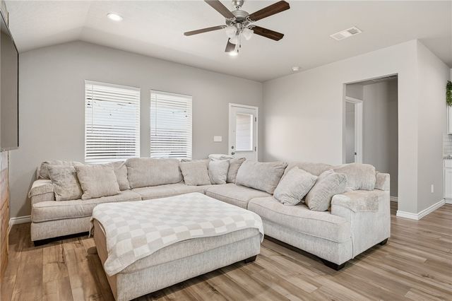 7901 Pruet Dr, Corpus Christi, TX 78414