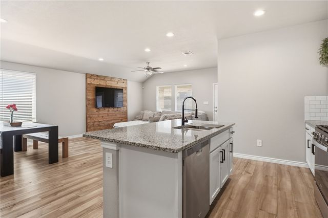 7901 Pruet Dr, Corpus Christi, TX 78414