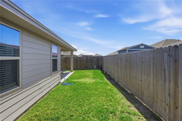 7901 Pruet Dr, Corpus Christi, TX 78414