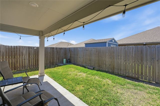7901 Pruet Dr, Corpus Christi, TX 78414