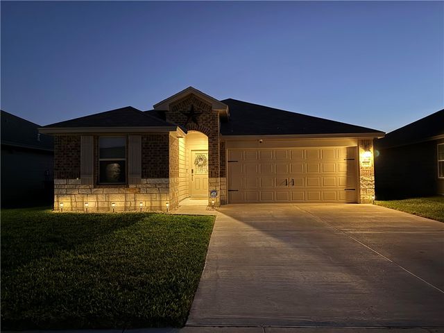 7901 Pruet Dr, Corpus Christi, TX 78414