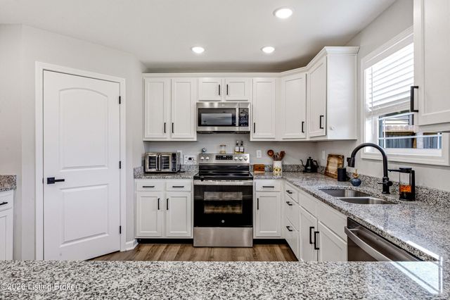 6913 Nicolas Farms Ct, Louisville, KY 40229