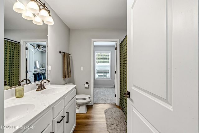 6913 Nicolas Farms Ct, Louisville, KY 40229