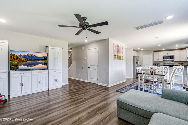 6913 Nicolas Farms Ct, Louisville, KY 40229