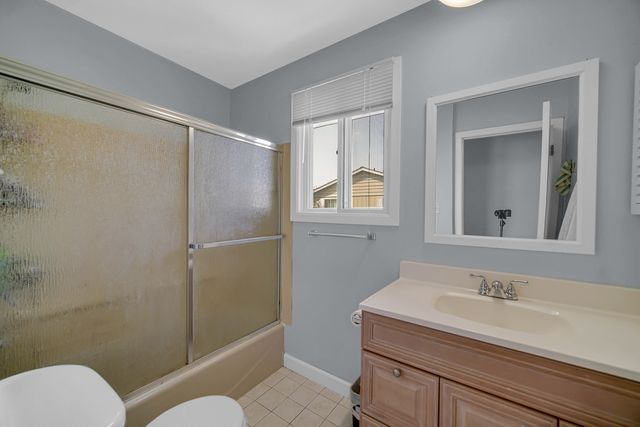 1010 Heathrow Court, Wheaton, IL 60189