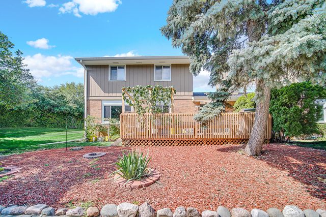 1010 Heathrow Court, Wheaton, IL 60189