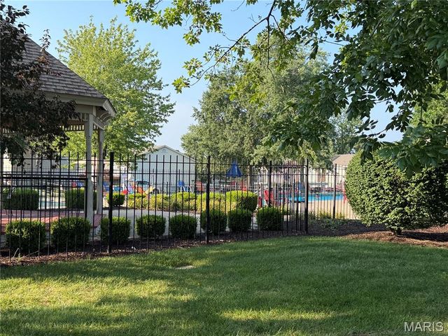 628 Sugar Trail Court 1, St Peters, MO 63376