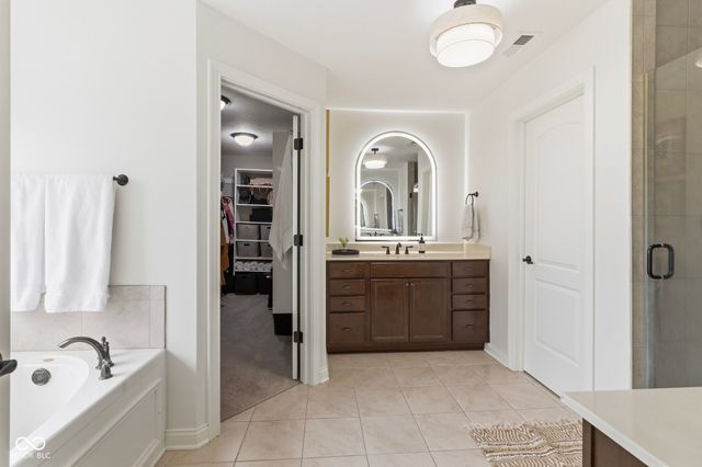 16337 Stonewolf Boulevard, Noblesville, IN 46060