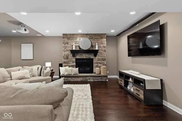 16337 Stonewolf Boulevard, Noblesville, IN 46060