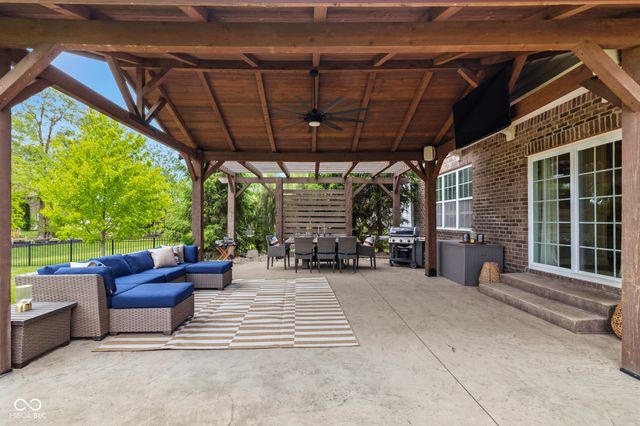 16337 Stonewolf Boulevard, Noblesville, IN 46060