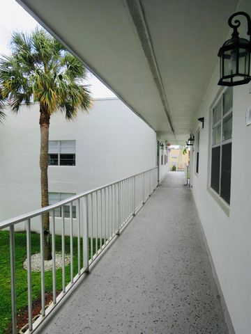 557 Burgundy L, Delray Beach, FL 33484