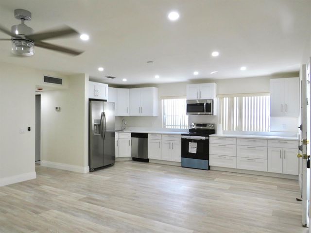 557 Burgundy L, Delray Beach, FL 33484