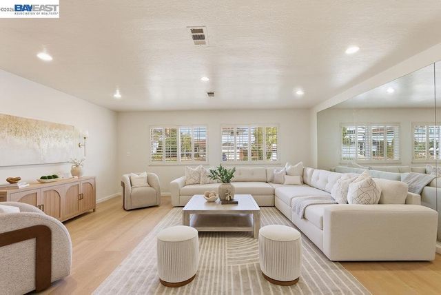 974 Pocatello Ave, Sunnyvale, CA 94087