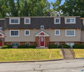 72 Evergreene 72, Wallingford, CT 06492