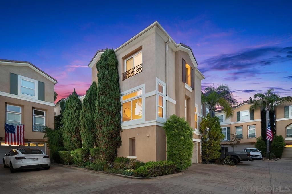 Image 1 of property listing at 12678 Carmel Country Rd 27, San Diego, CA 92130