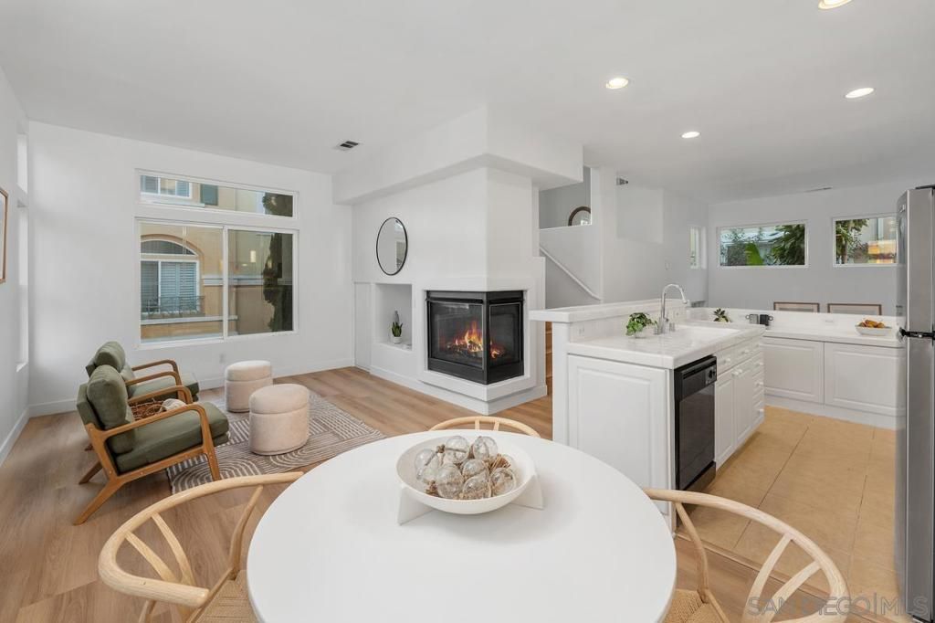 Image 12 of property listing at 12678 Carmel Country Rd 27, San Diego, CA 92130