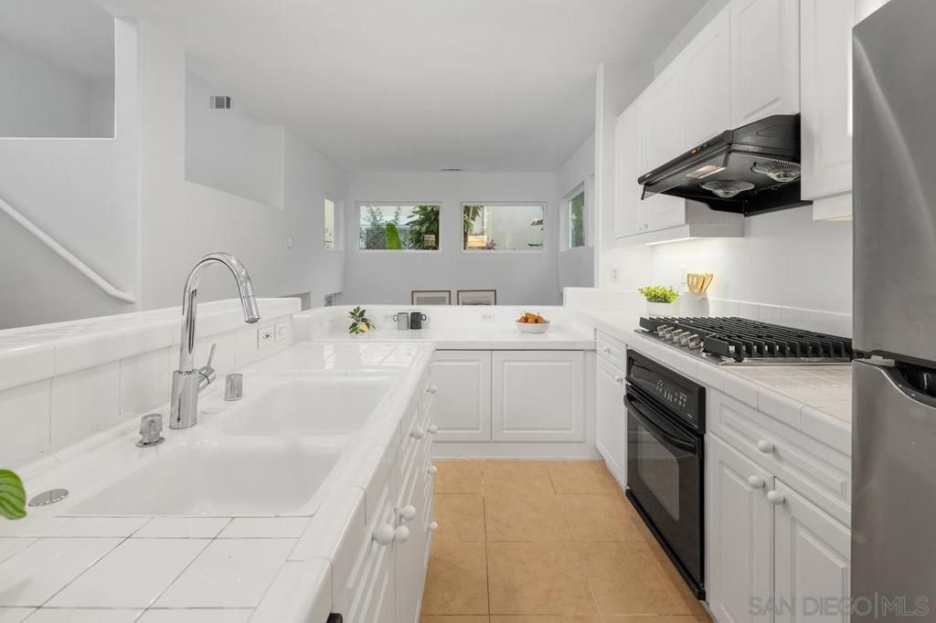 Image 15 of property listing at 12678 Carmel Country Rd 27, San Diego, CA 92130