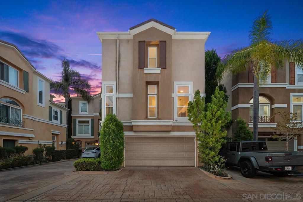 Image 2 of property listing at 12678 Carmel Country Rd 27, San Diego, CA 92130