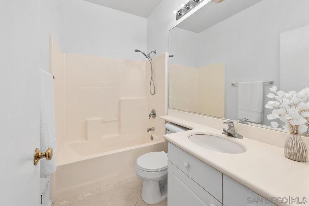 Image 23 of property listing at 12678 Carmel Country Rd 27, San Diego, CA 92130