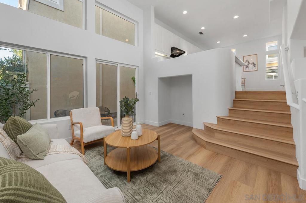 Image 3 of property listing at 12678 Carmel Country Rd 27, San Diego, CA 92130