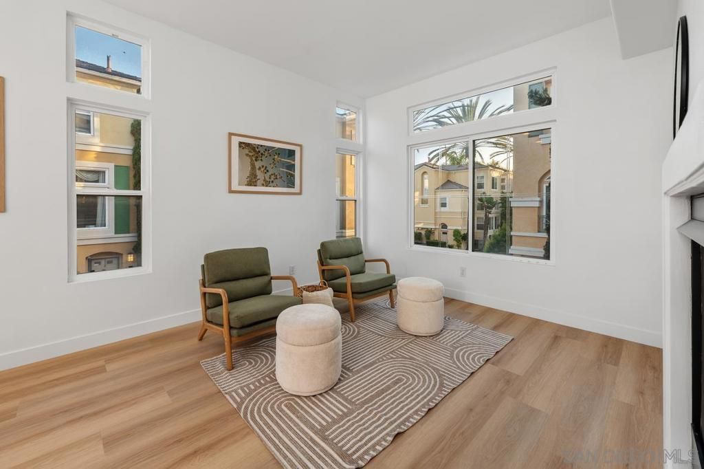 Image 5 of property listing at 12678 Carmel Country Rd 27, San Diego, CA 92130