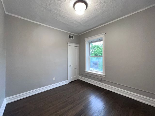 2707 E 78th Street 2W, Chicago, IL 60649