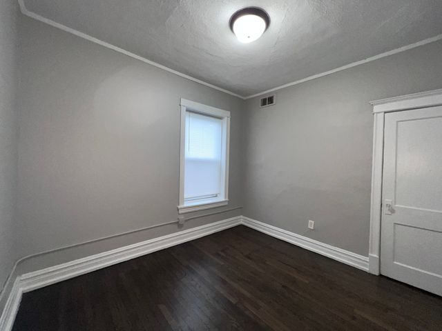2707 E 78th Street 2W, Chicago, IL 60649