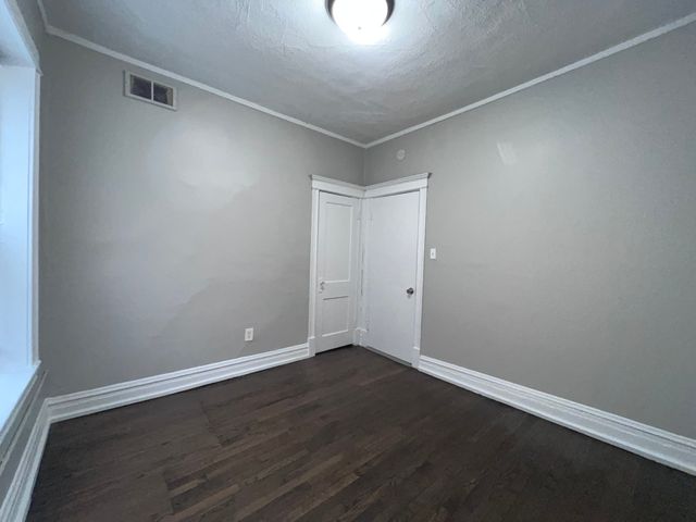 2707 E 78th Street 2W, Chicago, IL 60649