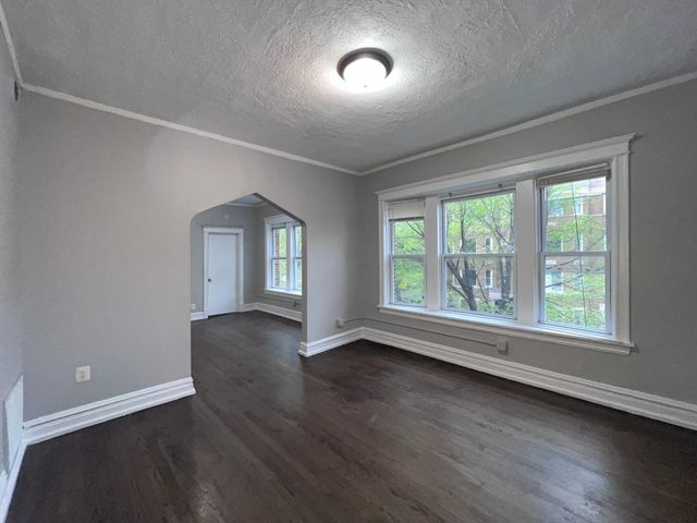 2707 E 78th Street 2W, Chicago, IL 60649