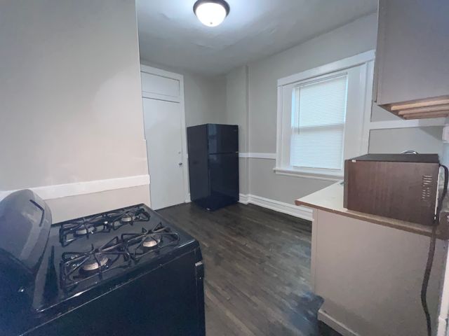 2707 E 78th Street 2W, Chicago, IL 60649