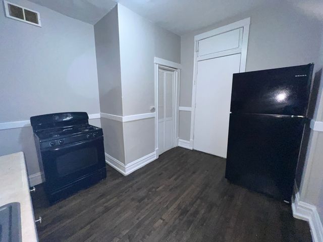 2707 E 78th Street 2W, Chicago, IL 60649