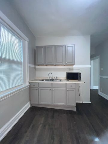 2707 E 78th Street 2W, Chicago, IL 60649