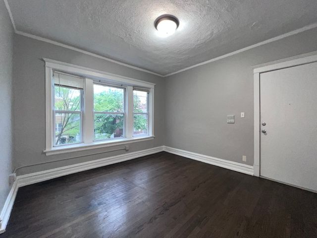 2707 E 78th Street 2W, Chicago, IL 60649