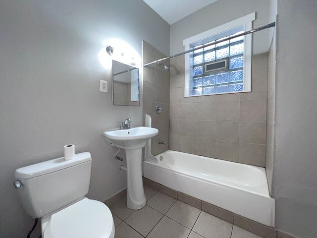 2707 E 78th Street 2W, Chicago, IL 60649