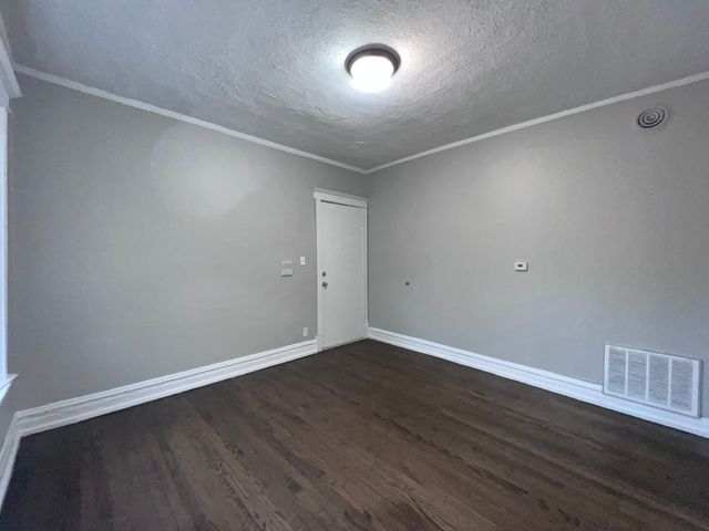 2707 E 78th Street 2W, Chicago, IL 60649