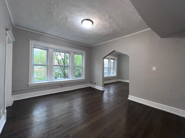 2707 E 78th Street 2W, Chicago, IL 60649