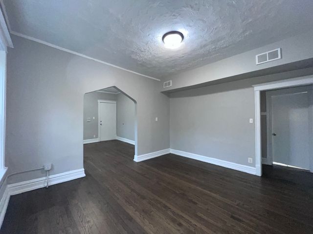 2707 E 78th Street 2W, Chicago, IL 60649